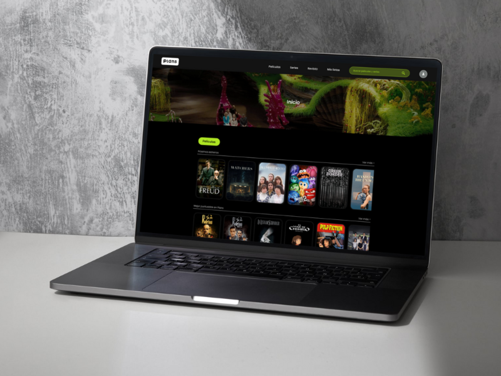 Maquetación en portátil de la interfaz del proyecto Plans, web de reseñas de películas y series